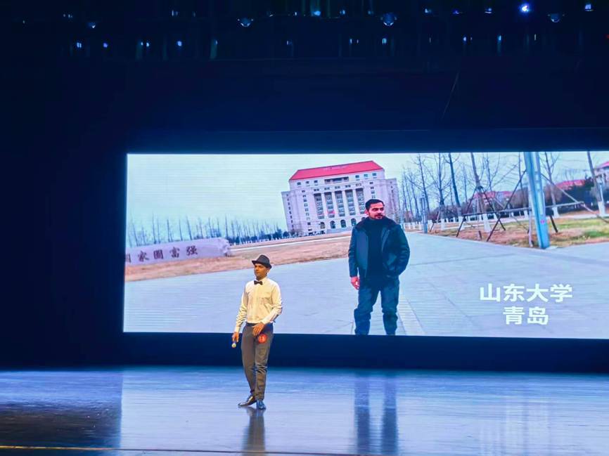 Изображение выглядит как катание на коньках, одежда, обувь, человек Контент, сгенерированный ИИ, может содержать ошибки.